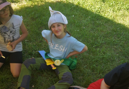 Kind mit Asterix Helm & Schwert
