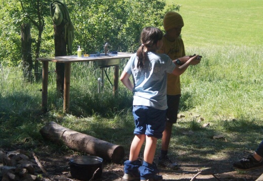 Geländespiel im Wald