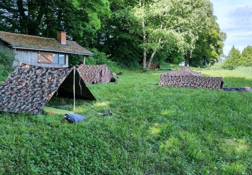 Blachen-Biwaks
