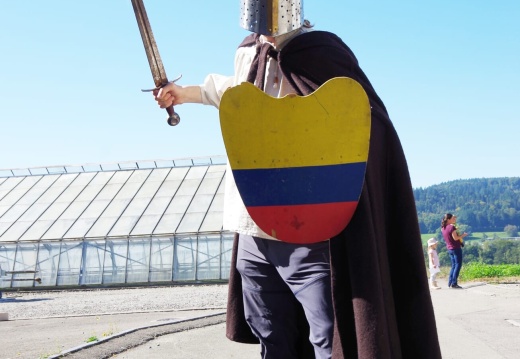Ritter Winnetou mit Schwert und Schild