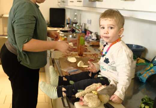 Snoopy bereitet die Pizzen vor