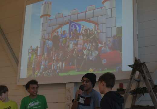 Kinder-Moderatoren bei der Gottesdienst-Probe