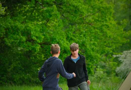 Sherlock und Dix spielen Fussball