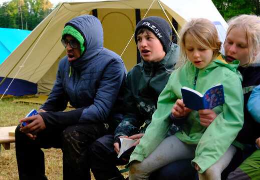 Kinder beim Singen