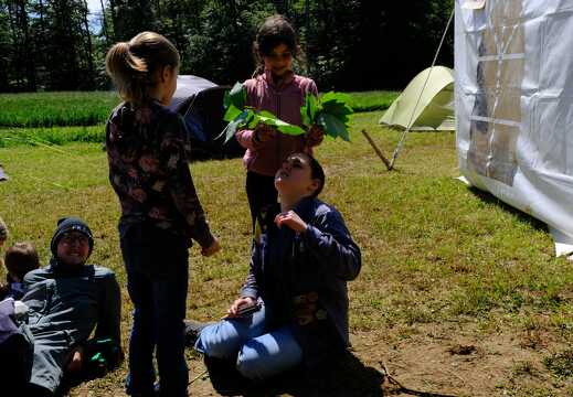 Kinder bereiten bunten Abend vor