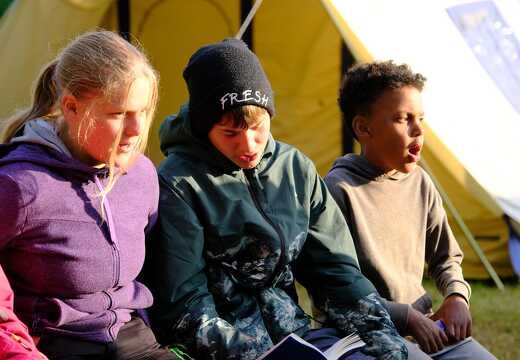 Kinder beim Singen