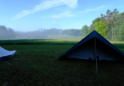Schlafzelt bei Sonnenaufgang